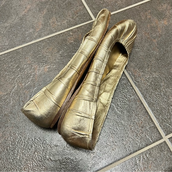 Prada Round Toe Metallic Gold Slip On Ballet Flats EU 39 - Picture 9 of 12